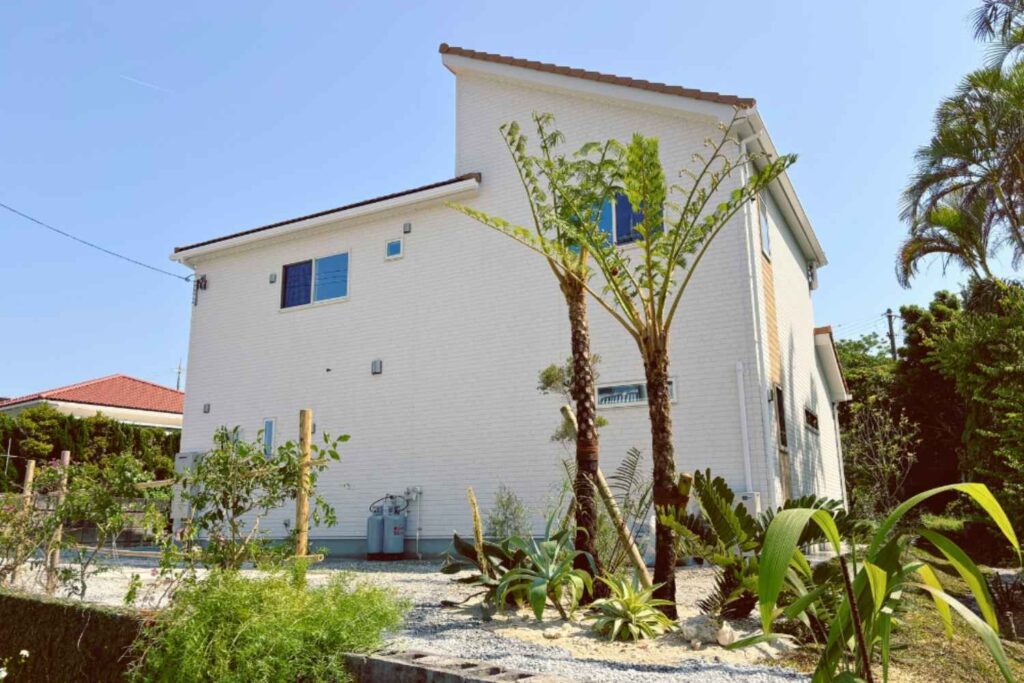 京都を拠点に活動するランドスケープデザインスタジオplantwiseが植栽設計した沖縄今帰仁村のパーマカルチャー