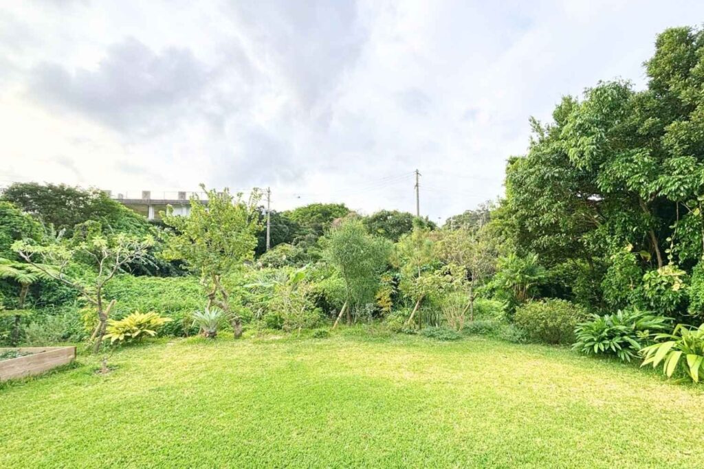 京都を拠点に活動するランドスケープデザインスタジオplantwiseが植栽設計した沖縄今帰仁村のパーマカルチャー