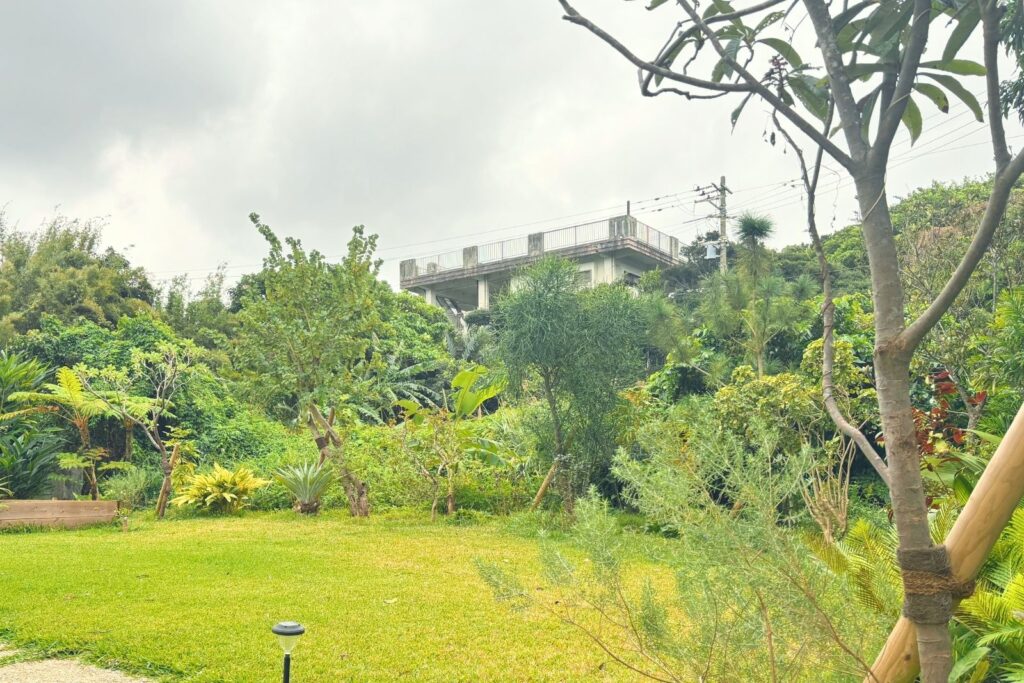 京都を拠点に活動するランドスケープデザインスタジオplantwiseが植栽設計した沖縄今帰仁村のパーマカルチャー