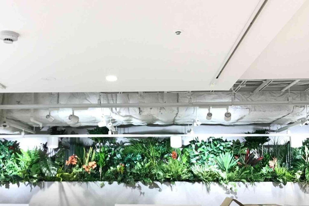 京都のランドスケープデザインスタジオが手がけた大阪の造花装飾