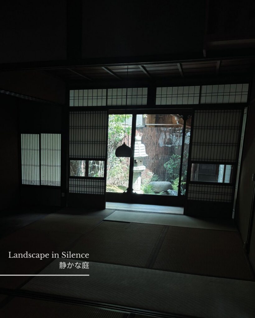 西大黒町の町屋の中庭を部屋から見た眺望